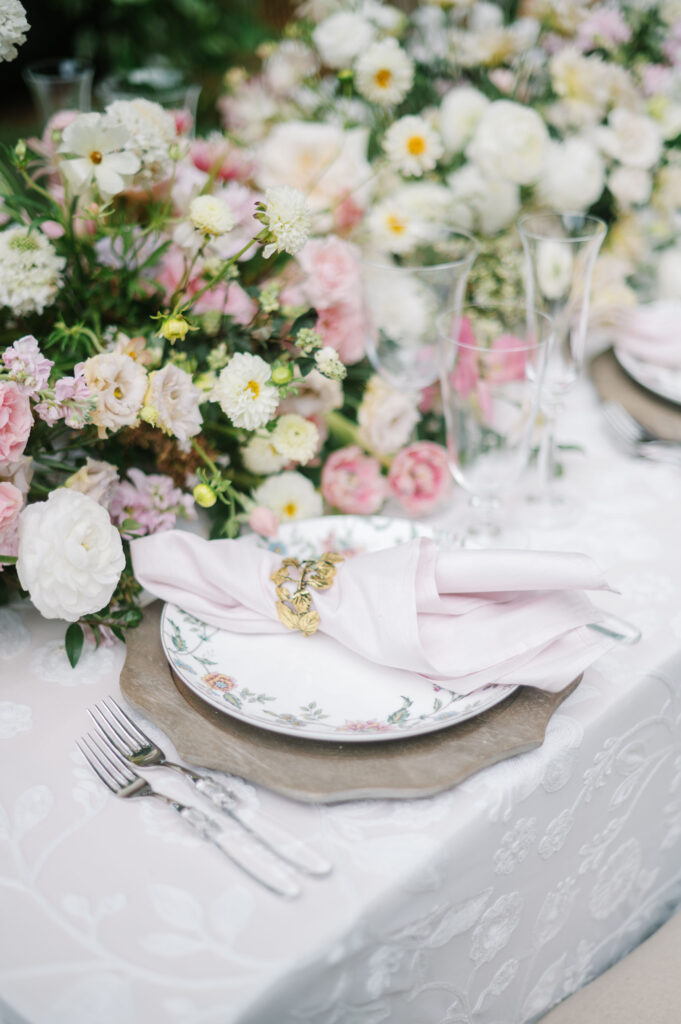 glenstone garden wedding, al fresco wedding, wedding reception, micro wedding, intimate wedding, wedding tablescape, wedding florals, pink and white wedding, wedding floral centerpiece