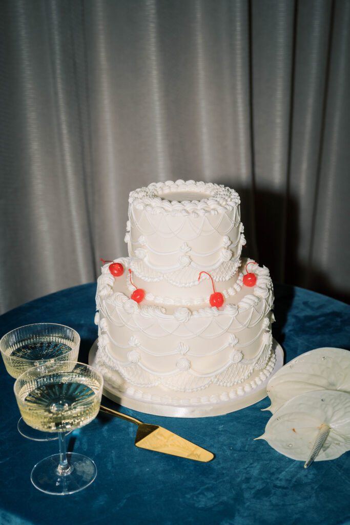 washington dc wedding, hotel washington, wedding cake, vintage wedding cake, champagne