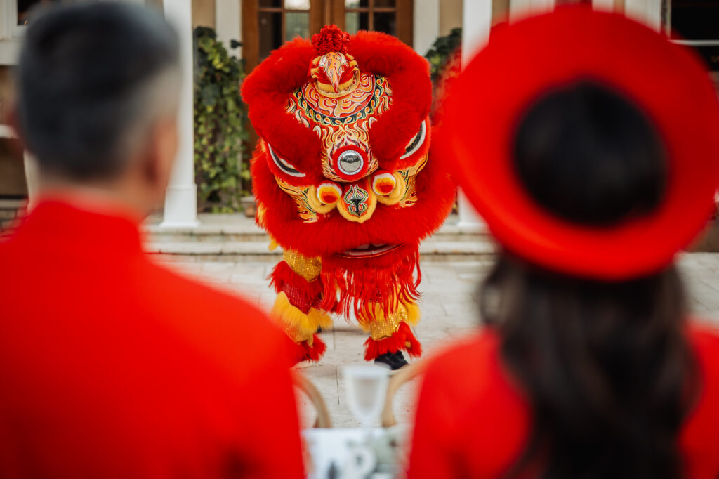 monte ventoso wedding, luxurious italian villa wedding venue, virginia wedding planner and designer, luxury wedding, wedding reception, al fresco wedding, asian bride, asian bridal outfit, red bridal outfit, dragon in wedding reception