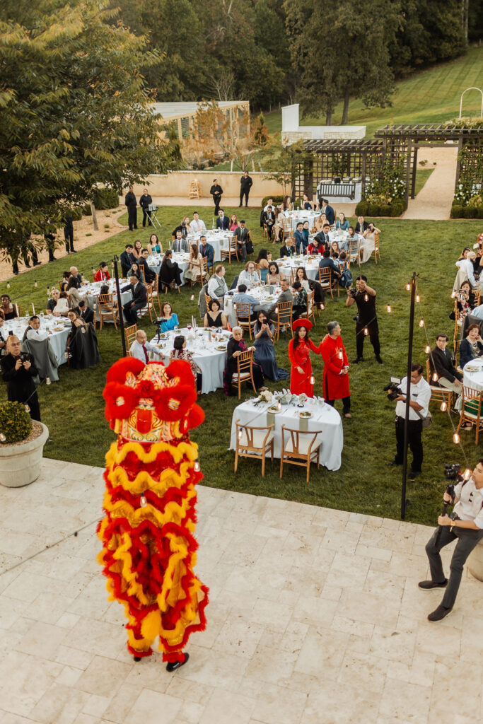 monte ventoso wedding, luxurious italian villa wedding venue, virginia wedding planner and designer, luxury wedding, wedding reception, al fresco wedding, asian bride and groom, dragon in wedding reception