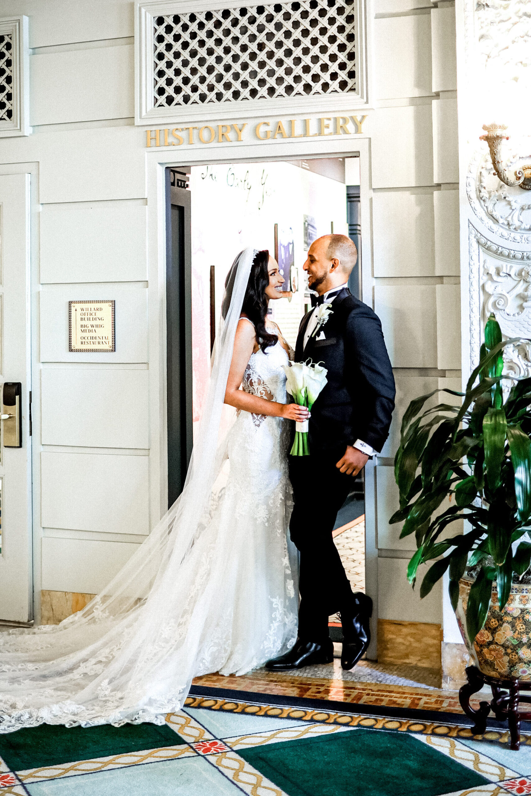 willard intercontinental washington d.c. wedding, bride and groom, luxury wedding planner and designer, bridal dress, wedding veil, minimalistic bridal bouquet