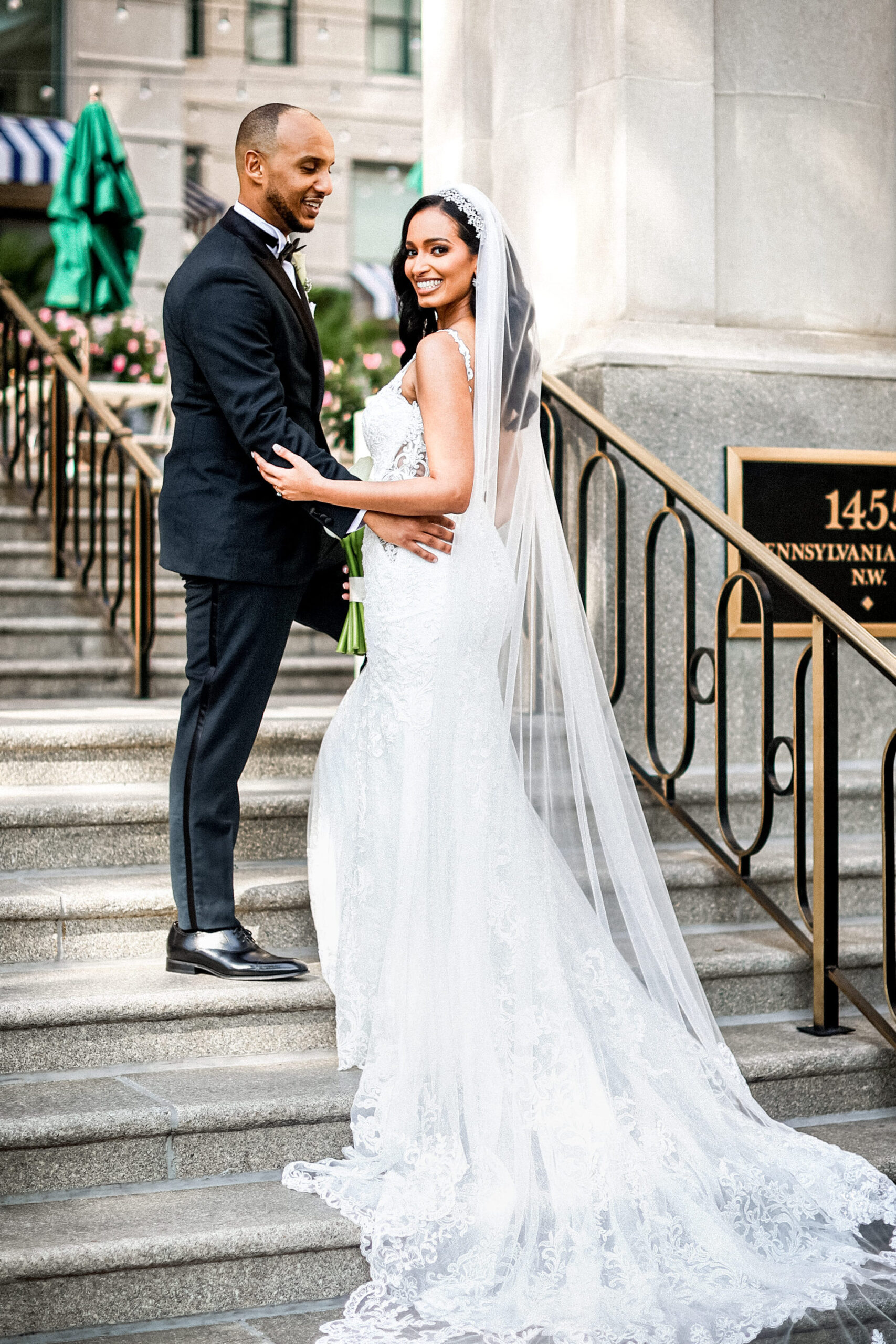 willard intercontinental washington d.c. wedding, bride and groom, luxury wedding planner and designer, bridal dress, wedding veil, minimalistic bridal bouquet