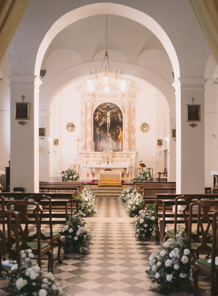 destination wedding in tuscany, destination wedding in italy, monaciano wedding venue, destination wedding planner, destination planner, Certosa di Pontignano italian church, bride and groom, ceremony flowers