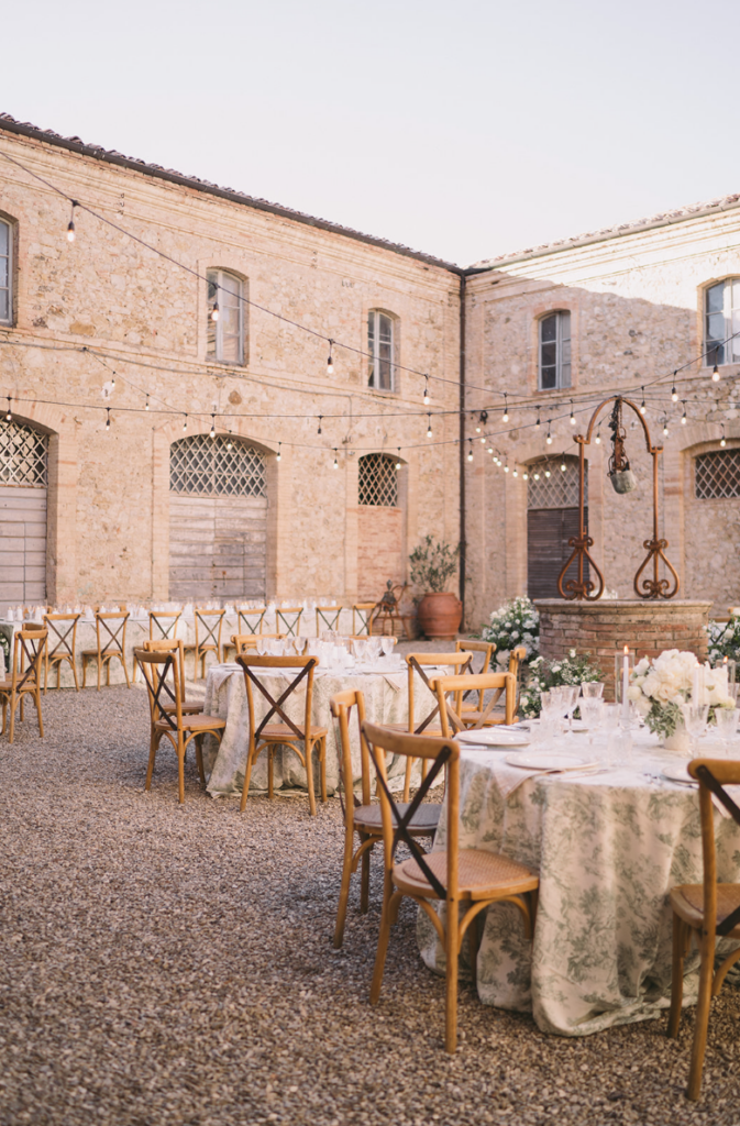 destination wedding in tuscany, destination wedding in italy, monaciano wedding venue, destination wedding planner, destination planner, wedding reception, al fresco wedding reception