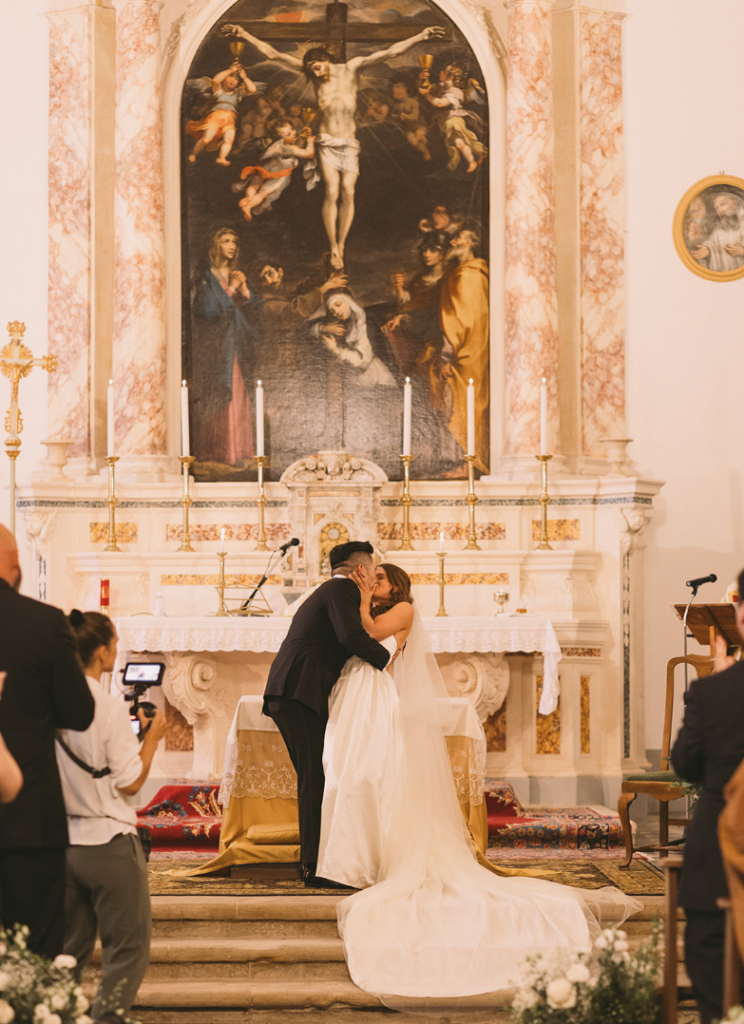 destination wedding in tuscany, destination wedding in italy, monaciano wedding venue, destination wedding planner, destination planner, Certosa di Pontignano italian church, bride and groom