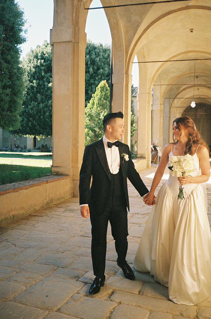 destination wedding in tuscany, destination wedding in italy, monaciano wedding venue, destination wedding planner, destination planner, Certosa di Pontignano italian church, bride and groom