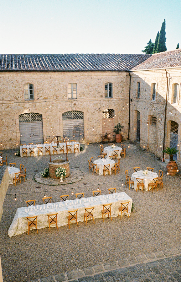 destination wedding in tuscany, destination wedding in italy, monaciano wedding venue, destination wedding planner, destination planner, wedding reception, al fresco wedding reception