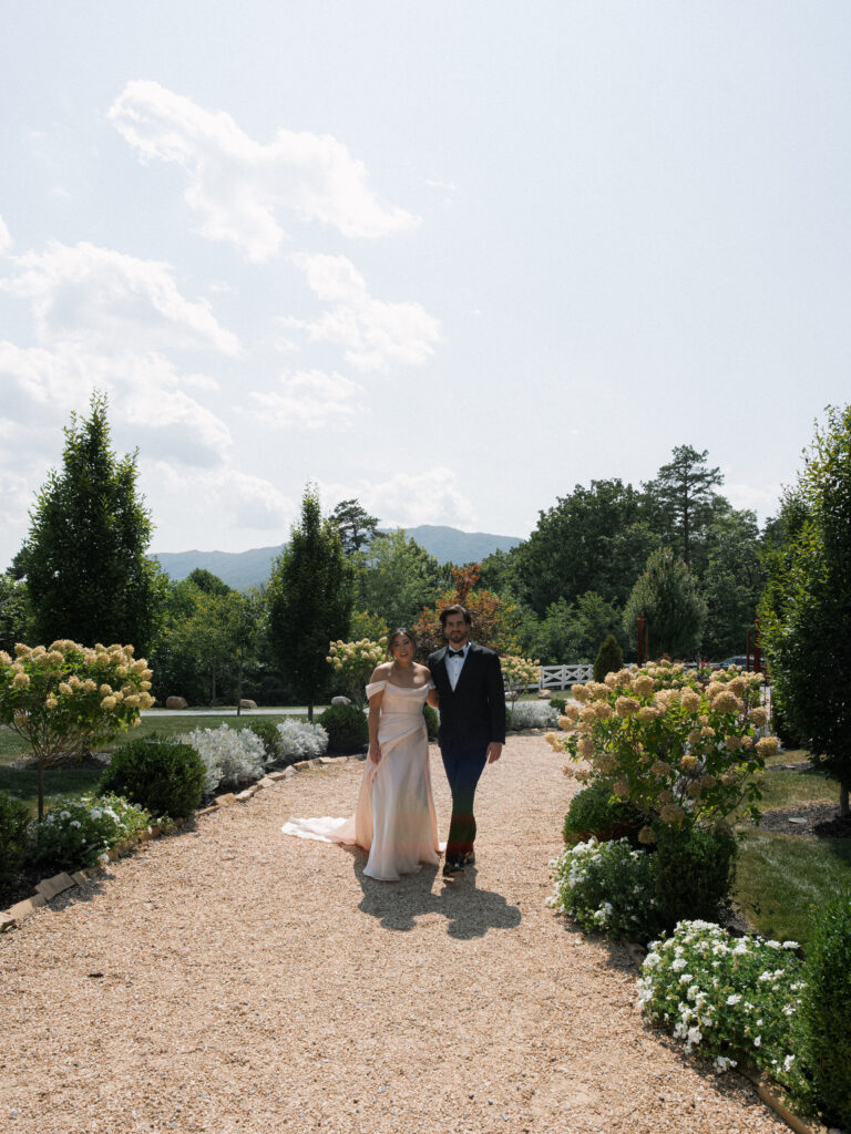 the seclusion wedding, wedding ceremony, bride and groom portrait