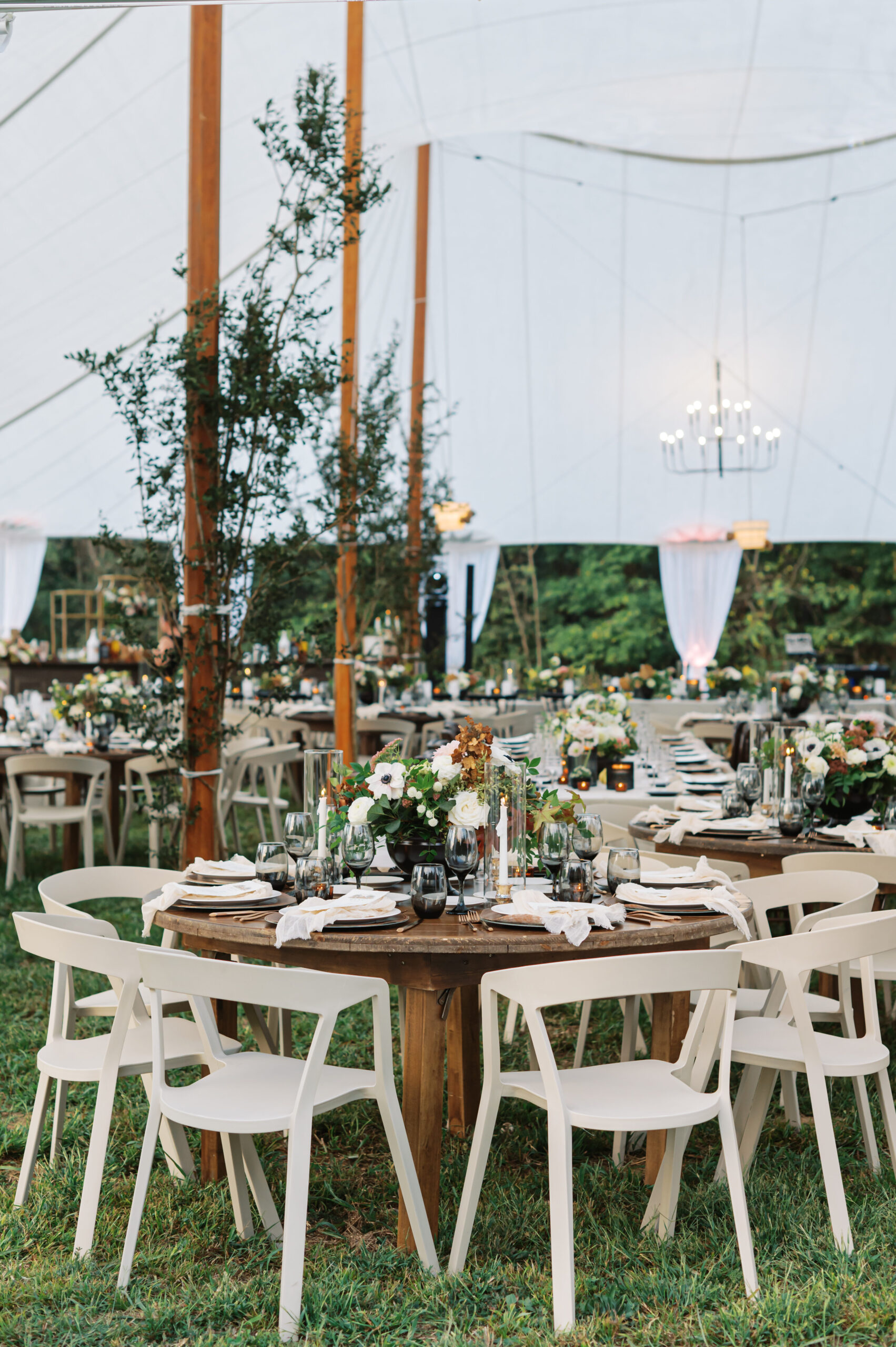 private estate wedding, tented wedding, wedding flowers, wedding, luxury wedding planner, luxury wedding, wedding design and planning, wedding planner, wedding reception