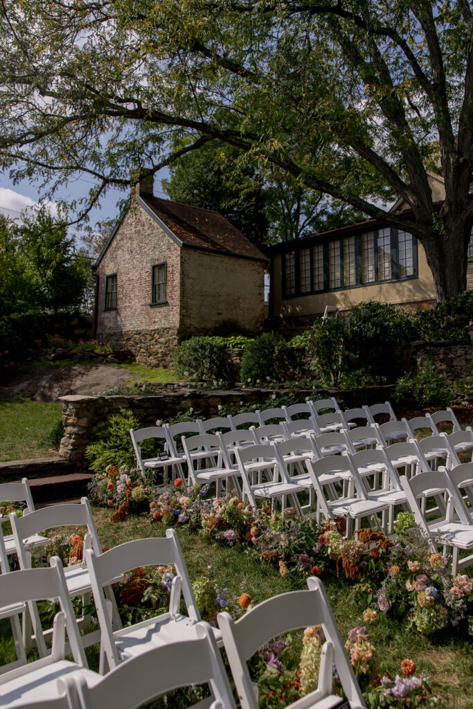 wedding at the red fox inn, virginia wedding, spring fall wedding, ceremony flowers, vida events wedding