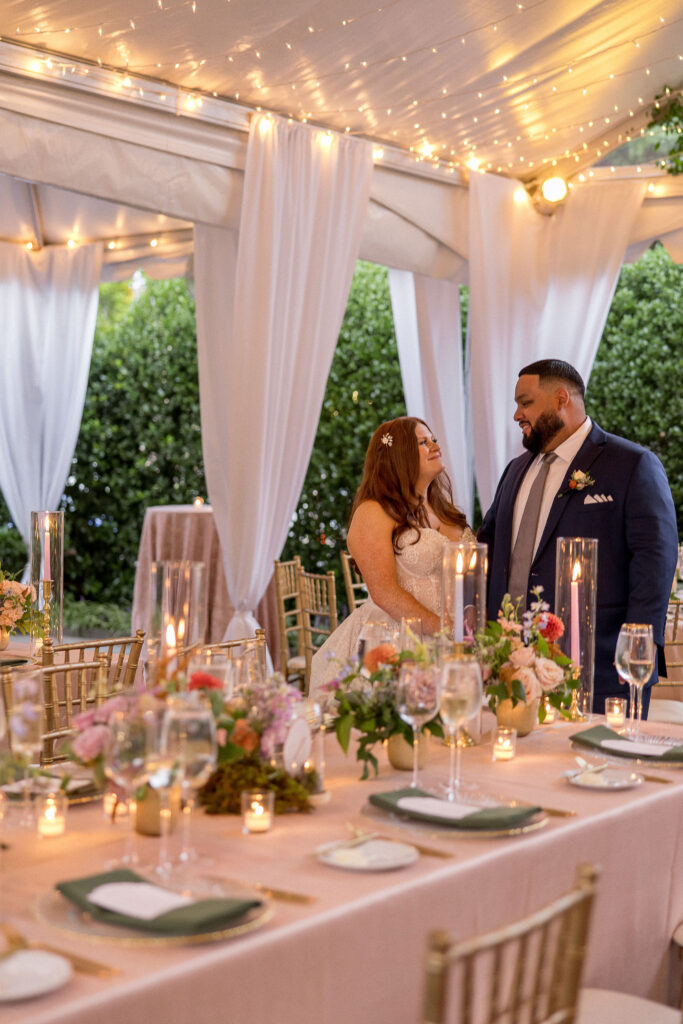 wedding at the red fox inn, virginia wedding, spring fall wedding, wedding reception, tented wedding, wedding tablescape, vida events wedding, bride and groom