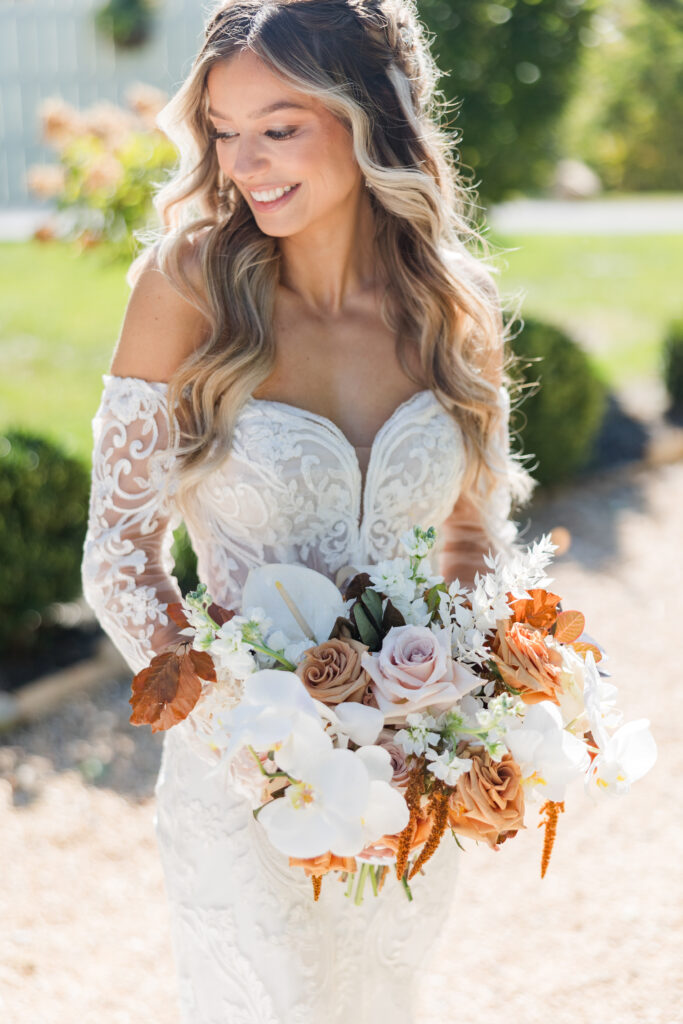 the seclusion wedding, fall wedding, bridal portrait, bridal bouquet, fall wedding bouquet