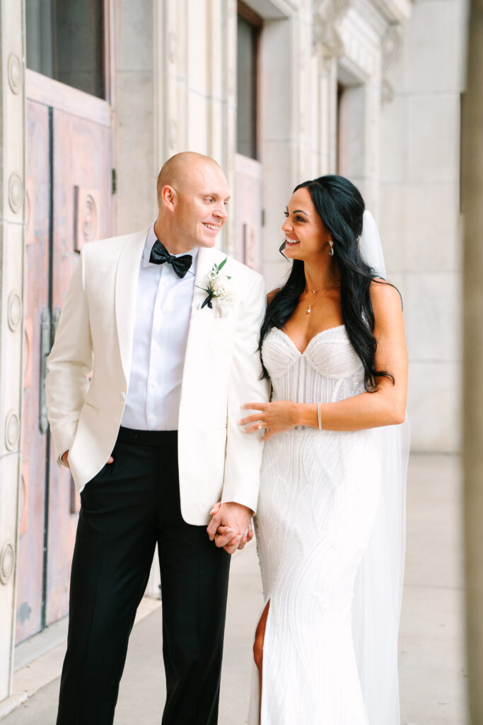 Wedding at the Evansville Museum of Arts, Indiana wedding, bride and groom