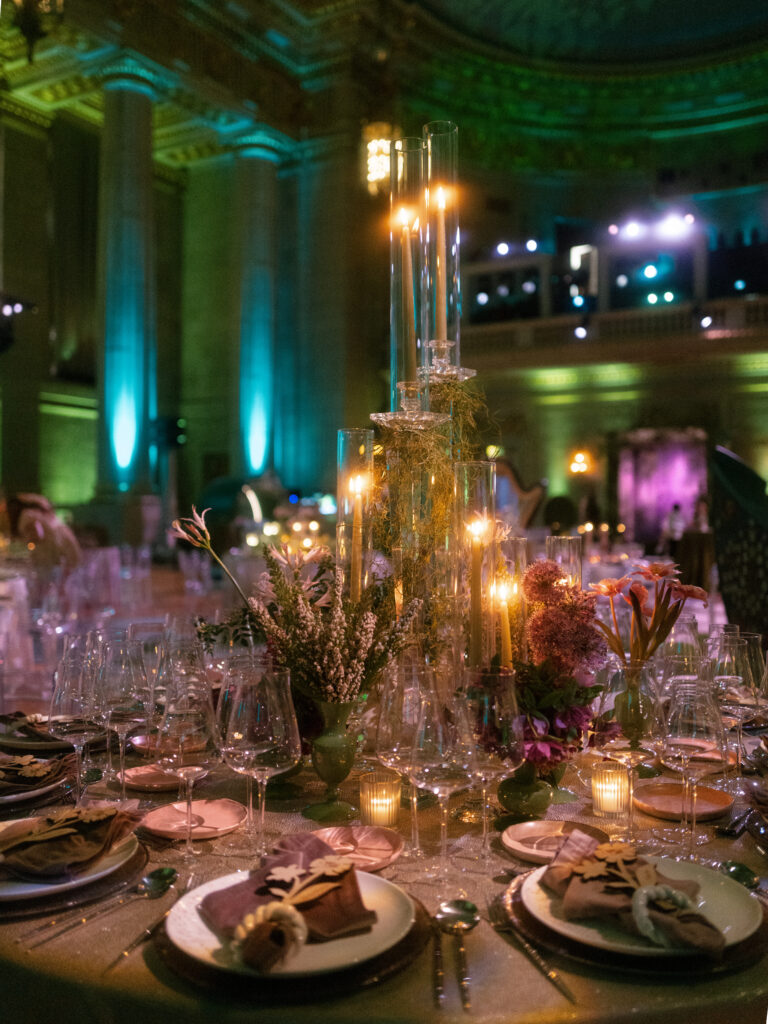 erin go glam, mellon auditorium, fairytale wedding, wedding tablescape, luxury wedding tablescape, ridgewells catering