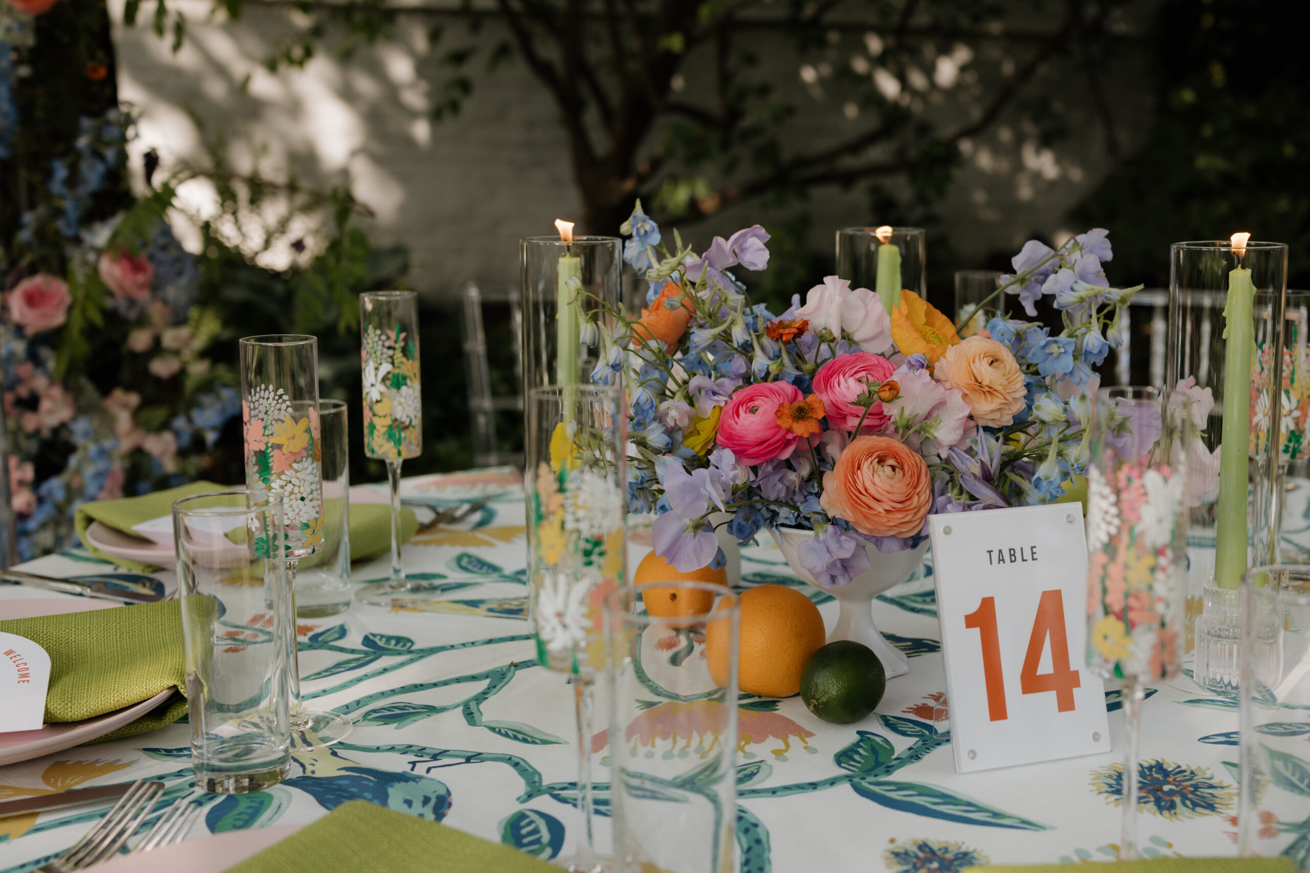 georgetown vosh wedding, ohio wedding, wedding tablescape, colorful wedding, colorful wedding flowers