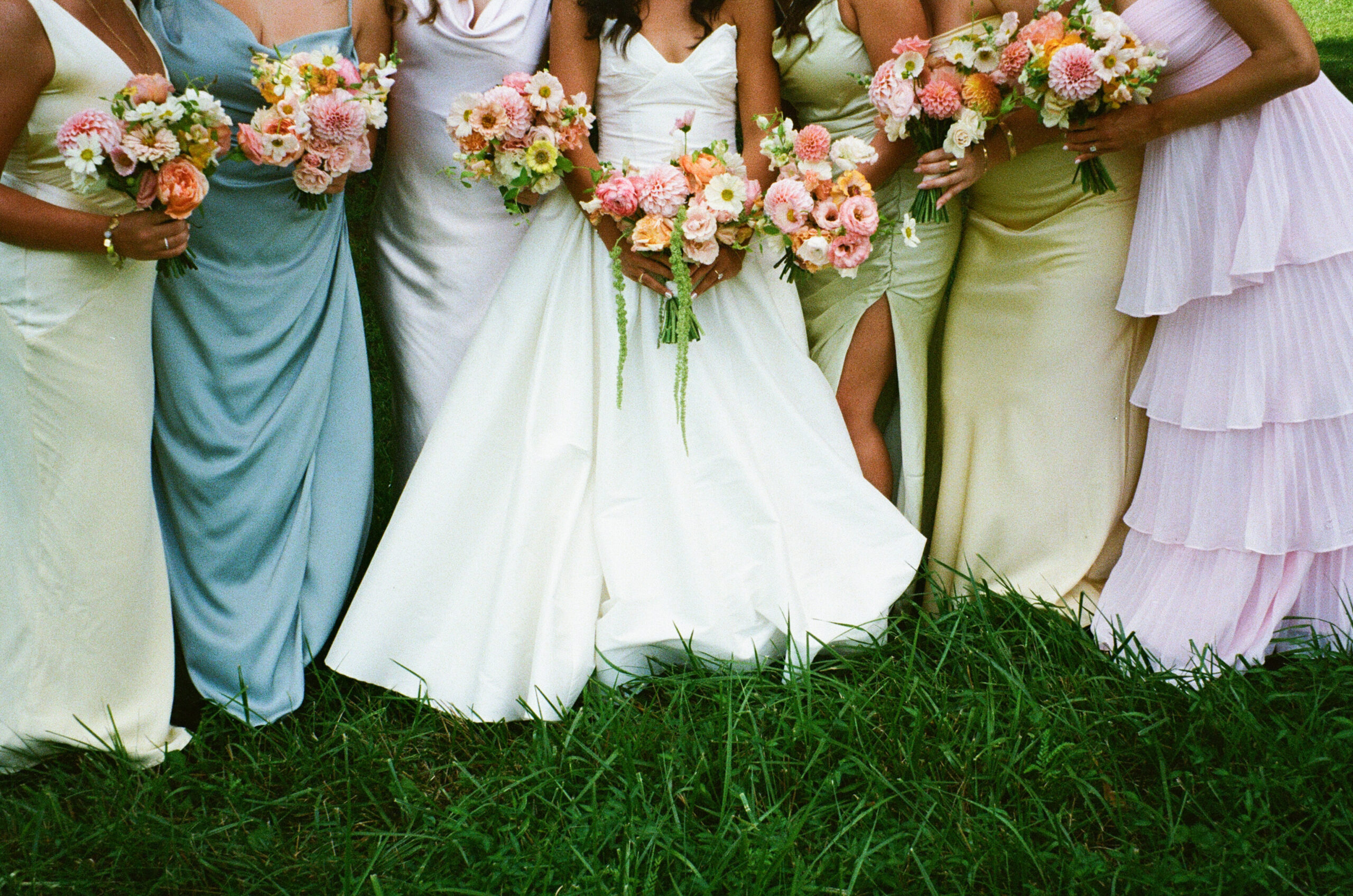 virginia wedding planner, richmond wedding venue, dover hall wedding, outdoor wedding, al fresco wedding, pastel wedding, pastel wedding flowers, bride and bridesmaids, bridesmaids dresses, pastel wedding bouquets