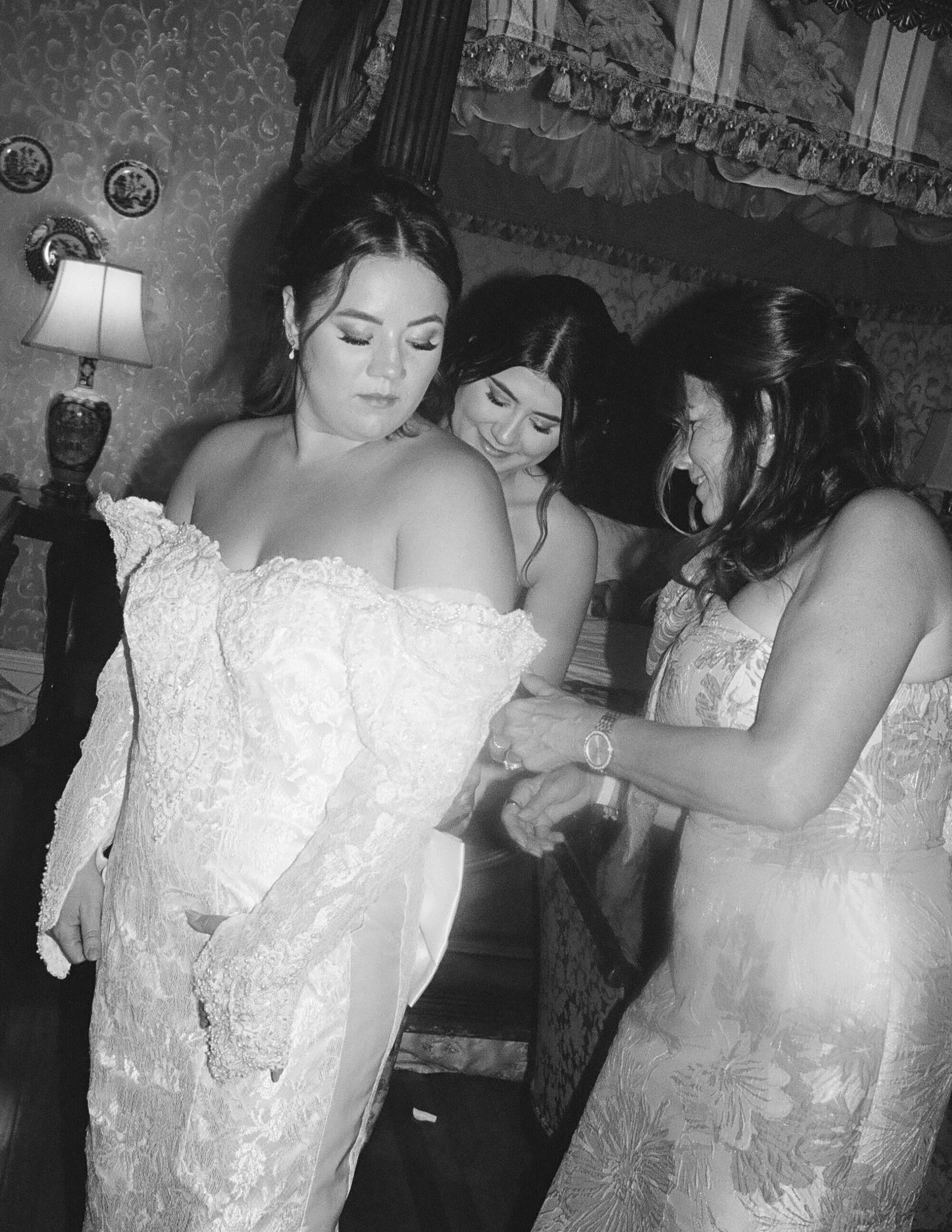 vintage wedding dress, reception dress, gramercy mansion wedding, vintage wedding, Maryland wedding, wedding reception, reception dress change