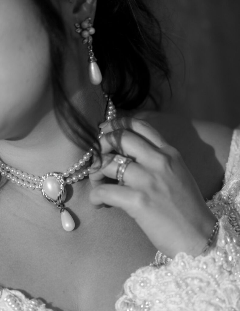 vintage wedding dress, reception dress, gramercy mansion wedding, vintage wedding, Maryland wedding, wedding reception, wedding jewelery