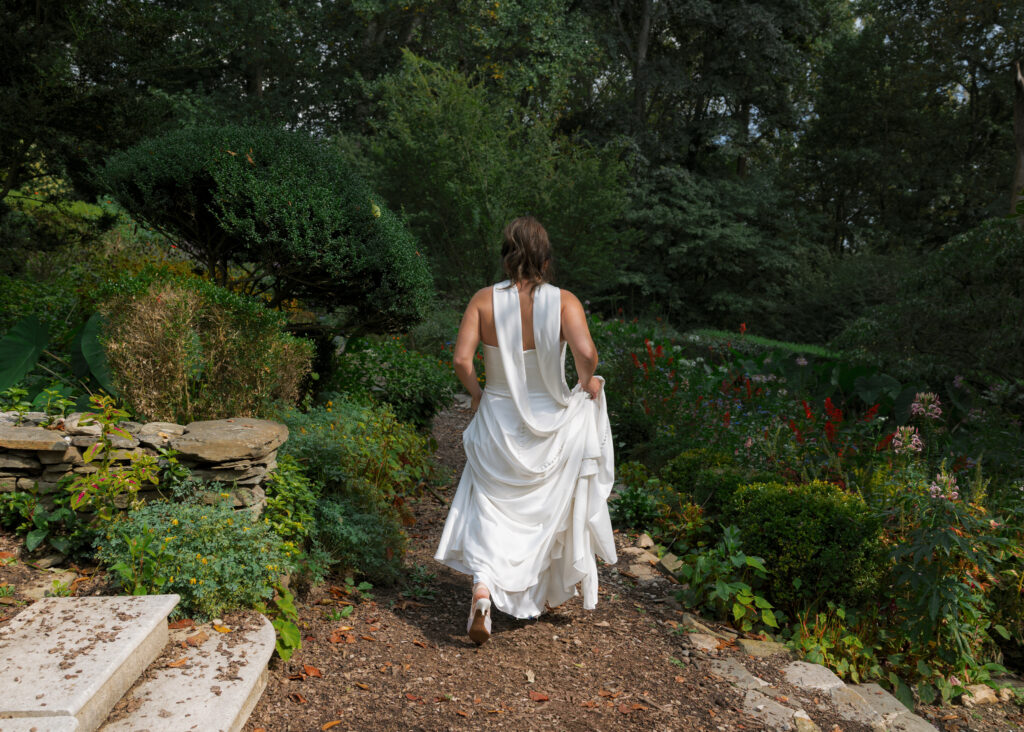 gramercy mansion wedding, outdoor wedding, vintage wedding, bride and groom, Maryland wedding, bride