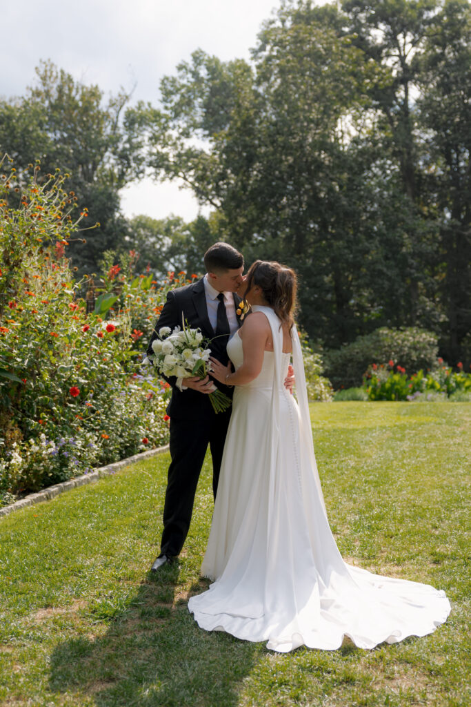 gramercy mansion wedding, outdoor wedding, vintage wedding, bride and groom, Maryland wedding