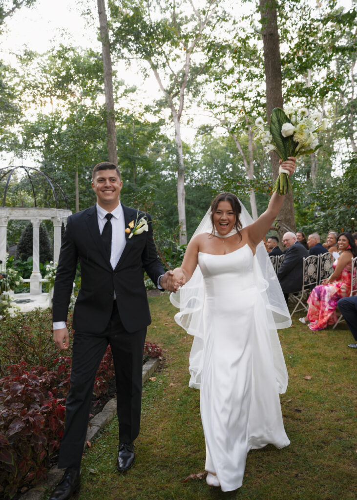 gramercy mansion wedding, outdoor wedding, vintage wedding, bride and groom, Maryland wedding, bride and groom, ceremony, ceremony florals