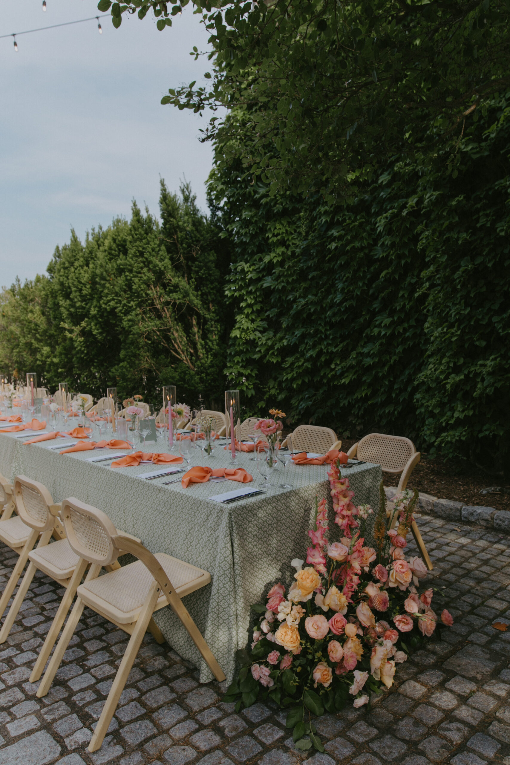 virginia wedding planner, richmond wedding venue, dover hall wedding, outdoor wedding, al fresco wedding, pastel wedding, pastel wedding flowers, outdoor reception, reception tablescape, wedding tablescape